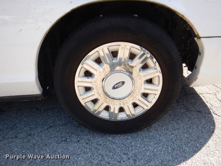 image for item KF9513 2005 Ford Crown Victoria Police Interceptor