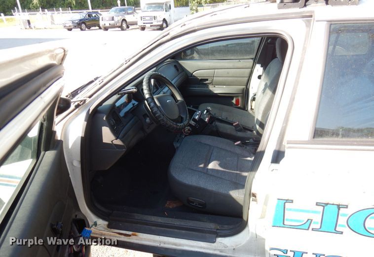 image for item KF9515 2005 Ford Crown Victoria Police Interceptor
