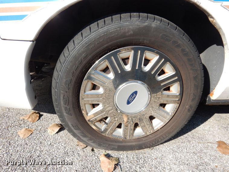 image for item KF9515 2005 Ford Crown Victoria Police Interceptor