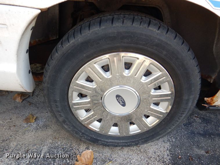 image for item KF9515 2005 Ford Crown Victoria Police Interceptor