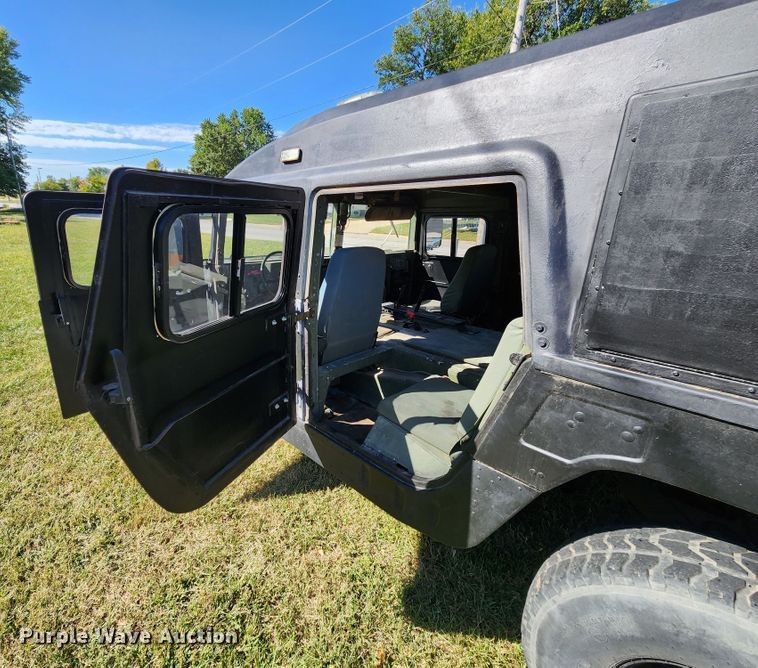 image for item KH9284 1995 Am General M988A1  HMMWV SUV
