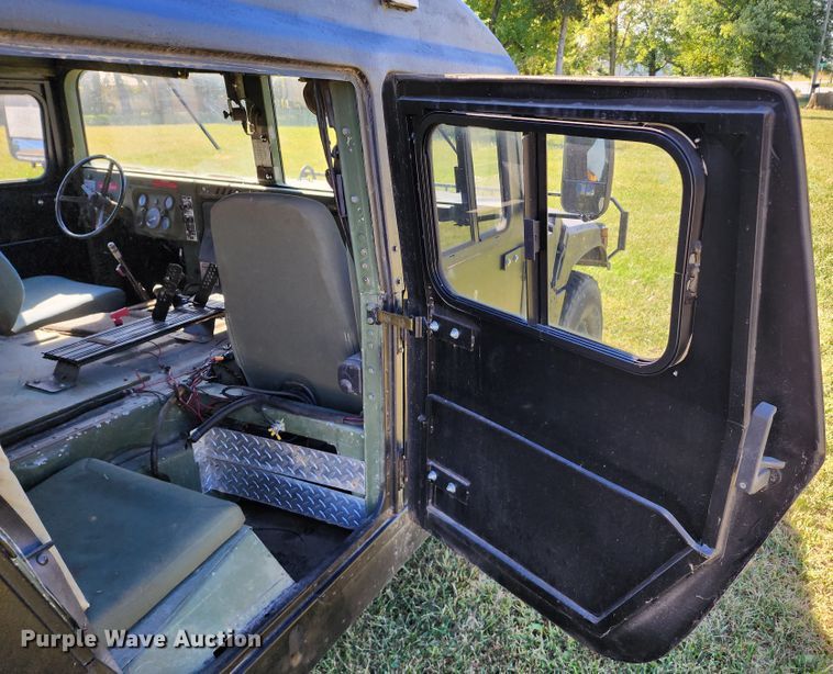 image for item KH9284 1995 Am General M988A1  HMMWV SUV