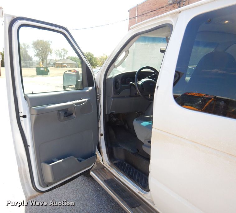image for item KP9008 2003 Ford E150  van