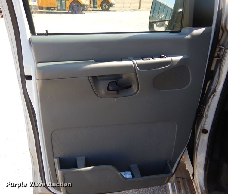 image for item KP9008 2003 Ford E150  van