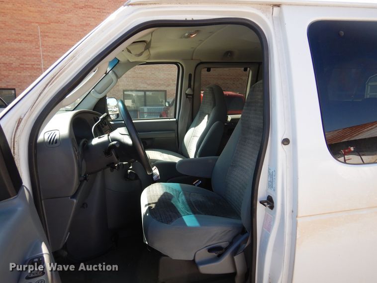 image for item KP9008 2003 Ford E150  van