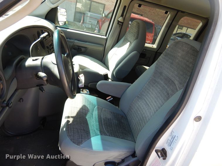 image for item KP9008 2003 Ford E150  van