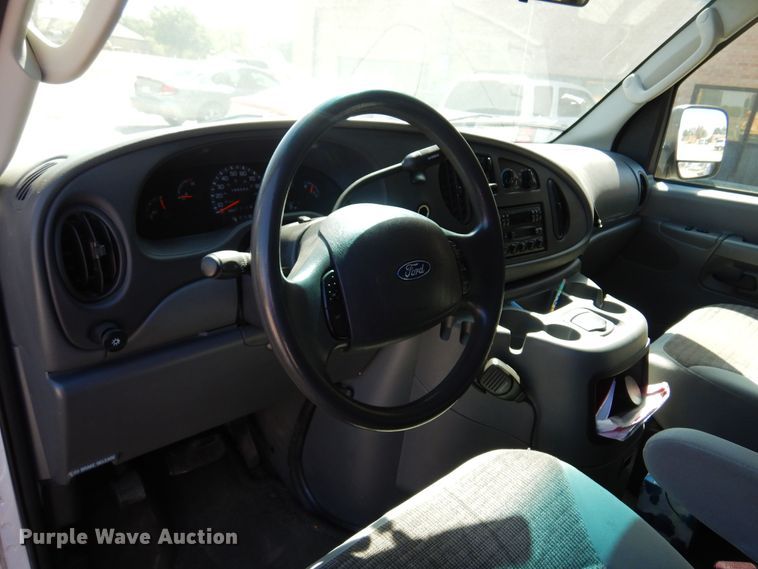 image for item KP9008 2003 Ford E150  van