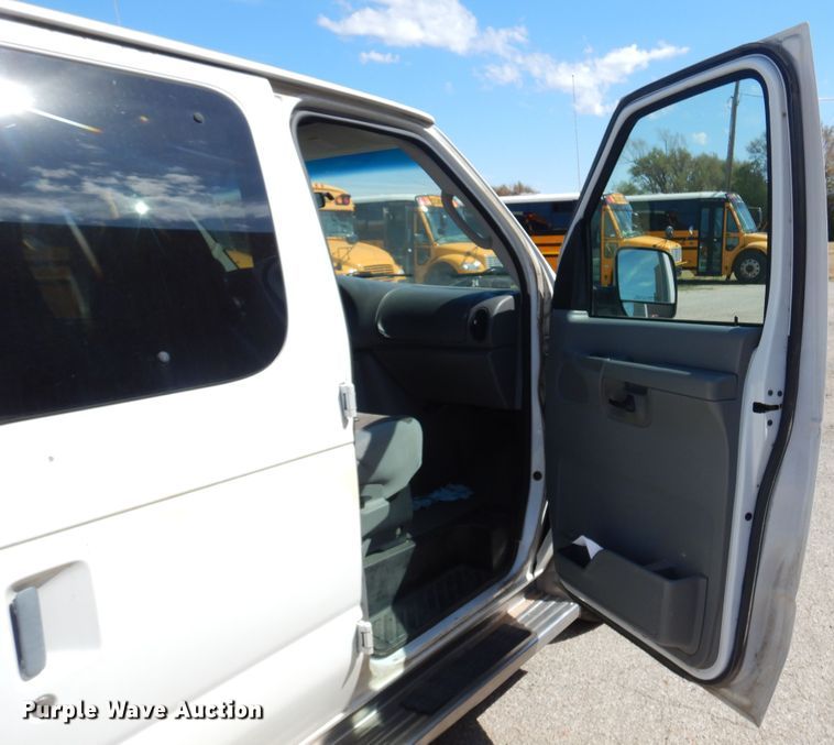 image for item KP9008 2003 Ford E150  van