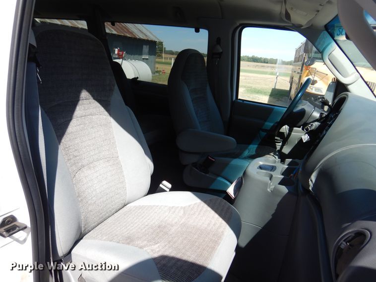 image for item KP9008 2003 Ford E150  van