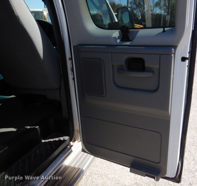 image for item KP9008 2003 Ford E150  van
