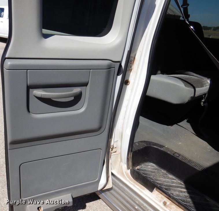 image for item KP9008 2003 Ford E150  van