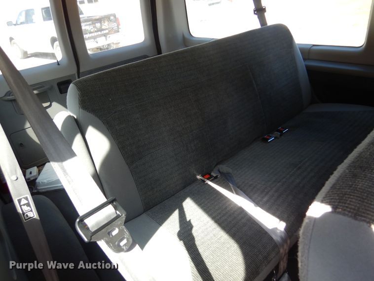 image for item KP9008 2003 Ford E150  van