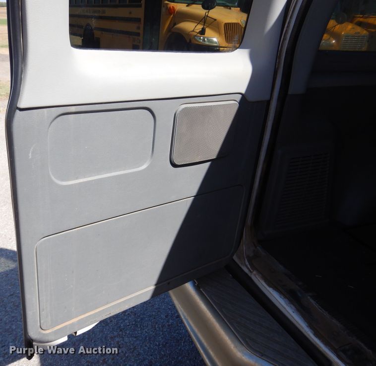 image for item KP9008 2003 Ford E150  van