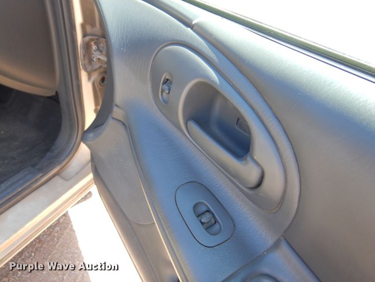 image for item KP9010 2004 Dodge Intrepid