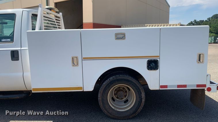 image for item LK9252 2012 Ford F350 Super Duty  utility bed pickup truck