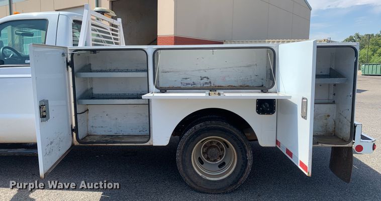 image for item LK9252 2012 Ford F350 Super Duty  utility bed pickup truck