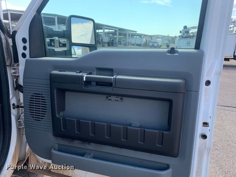 image for item LK9252 2012 Ford F350 Super Duty  utility bed pickup truck