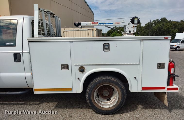 image for item LK9255 2010 Ford F350 Super Duty  utility bed pickup truck