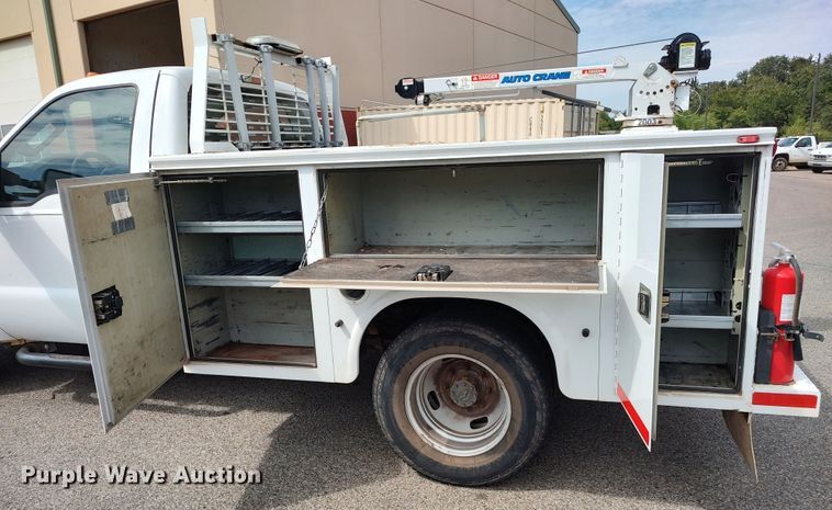 image for item LK9255 2010 Ford F350 Super Duty  utility bed pickup truck