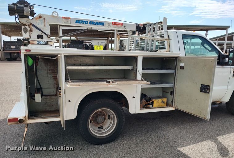 image for item LK9255 2010 Ford F350 Super Duty  utility bed pickup truck