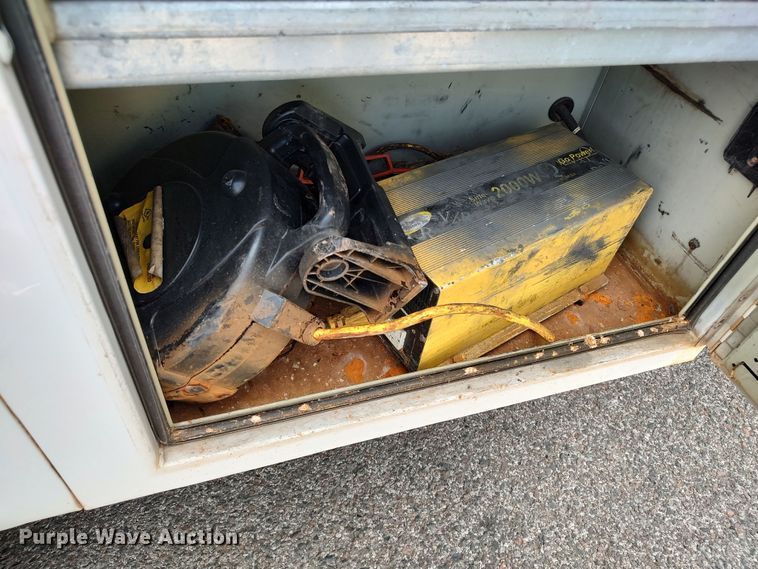 image for item LK9255 2010 Ford F350 Super Duty  utility bed pickup truck