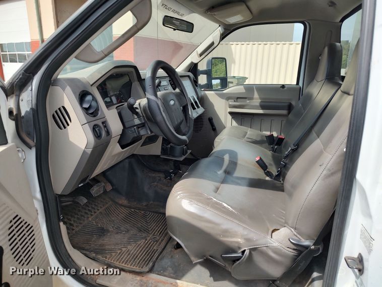 image for item LK9255 2010 Ford F350 Super Duty  utility bed pickup truck