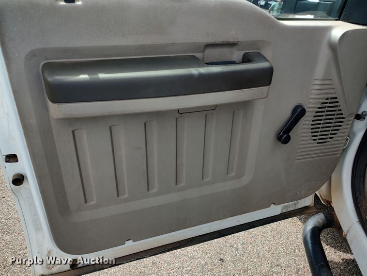 image for item LK9255 2010 Ford F350 Super Duty  utility bed pickup truck