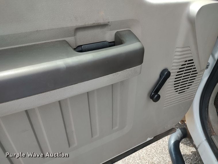 image for item LK9255 2010 Ford F350 Super Duty  utility bed pickup truck