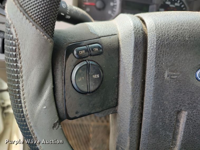 image for item LK9255 2010 Ford F350 Super Duty  utility bed pickup truck