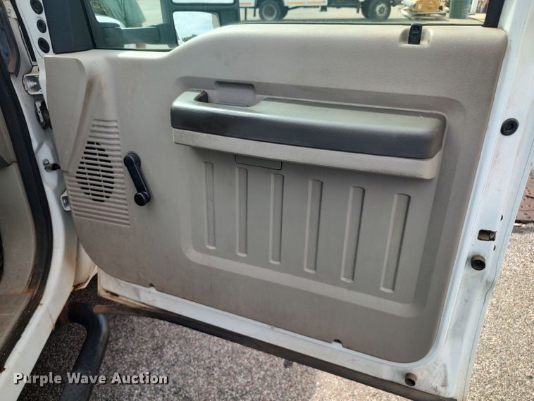 image for item LK9255 2010 Ford F350 Super Duty  utility bed pickup truck