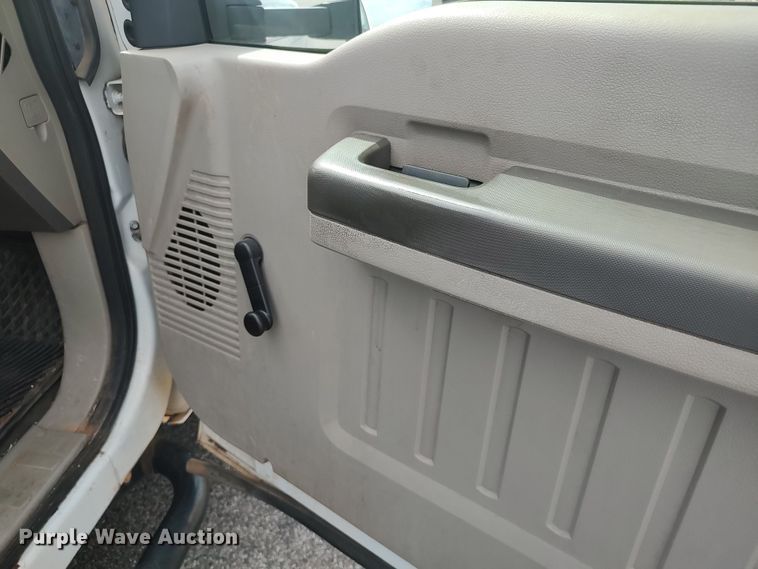 image for item LK9255 2010 Ford F350 Super Duty  utility bed pickup truck