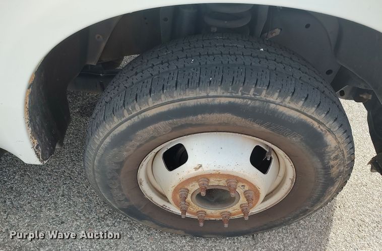 image for item LK9255 2010 Ford F350 Super Duty  utility bed pickup truck