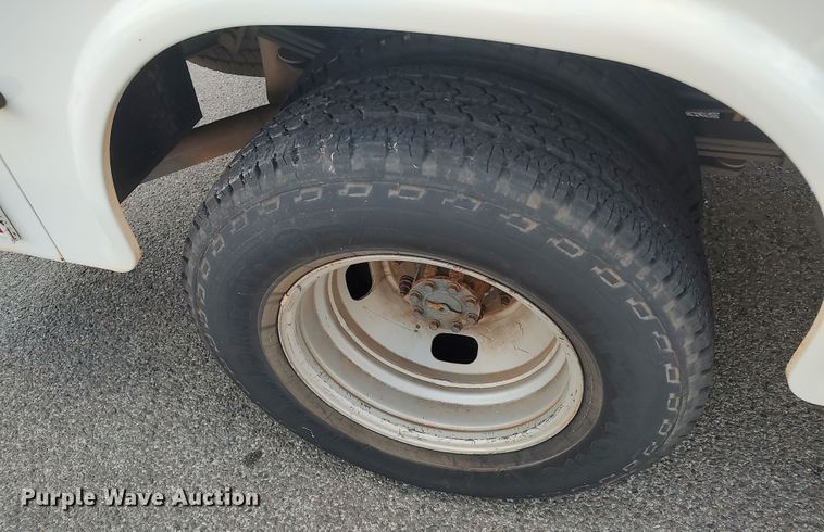 image for item LK9255 2010 Ford F350 Super Duty  utility bed pickup truck