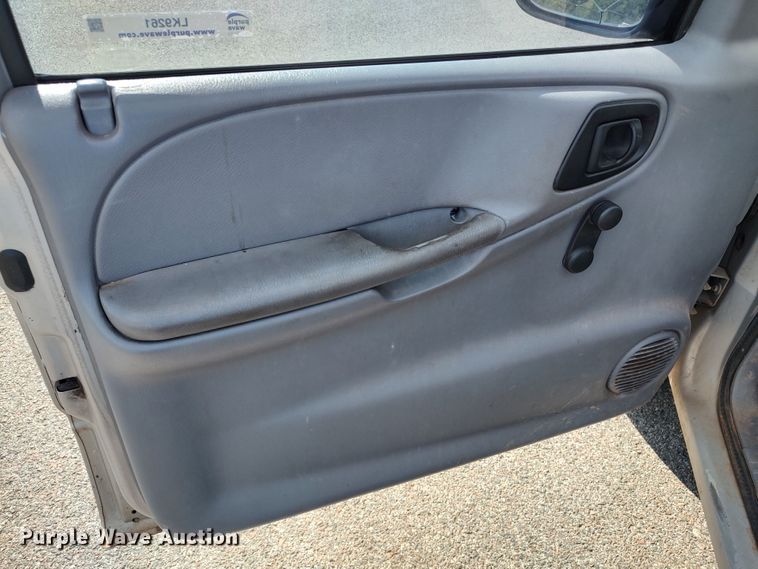 image for item LK9261 2000 Dodge Dakota  pickup truck