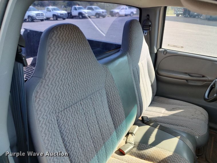 image for item LK9261 2000 Dodge Dakota  pickup truck