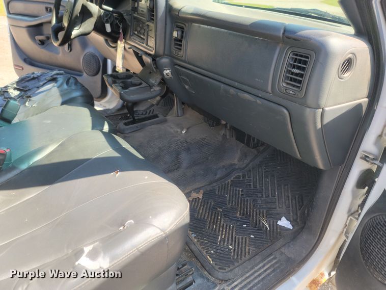 image for item LM9754 2000 Chevrolet Silverado 1500  pickup truck