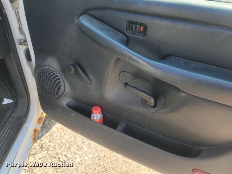 image for item LM9754 2000 Chevrolet Silverado 1500  pickup truck