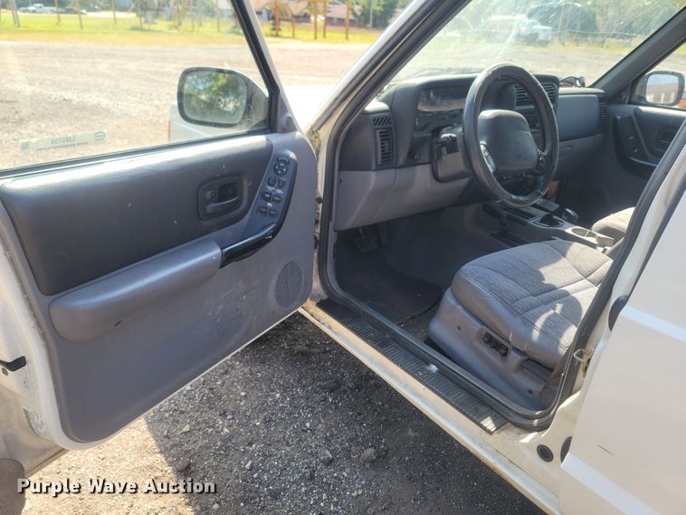 image for item LM9755 1997 Jeep Cherokee  SUV