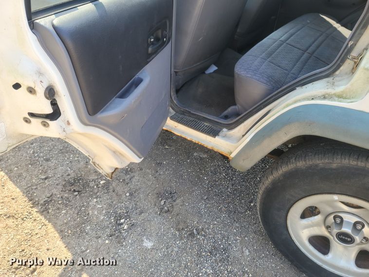 image for item LM9755 1997 Jeep Cherokee  SUV