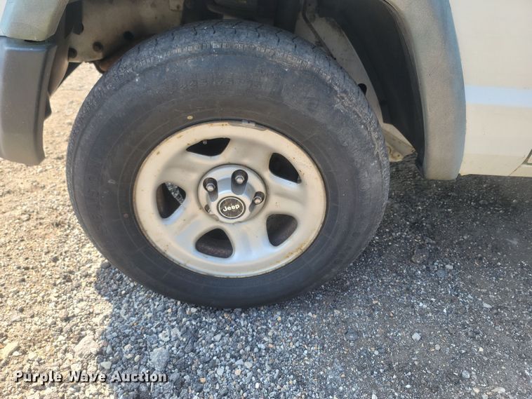 image for item LM9755 1997 Jeep Cherokee  SUV