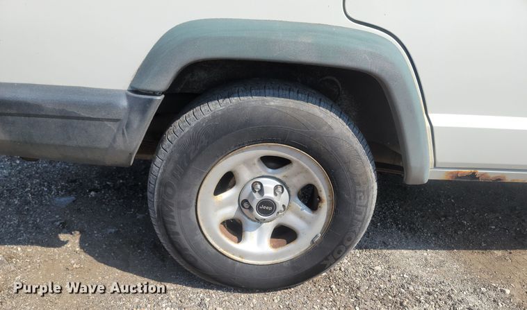 image for item LM9755 1997 Jeep Cherokee  SUV