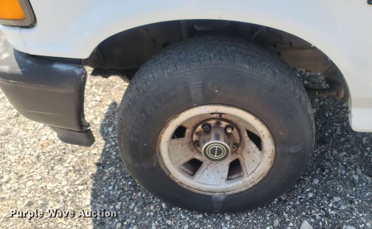 image for item LM9757 1996 Ford F150  pickup truck