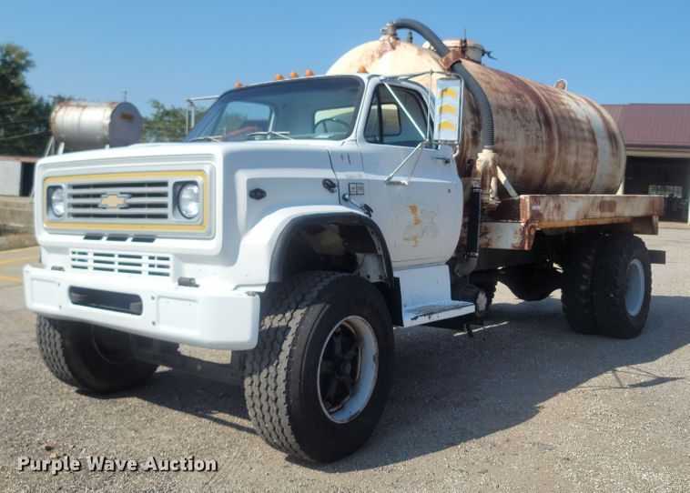 image for item LM9758 1987 Chevrolet 70  tank truck
