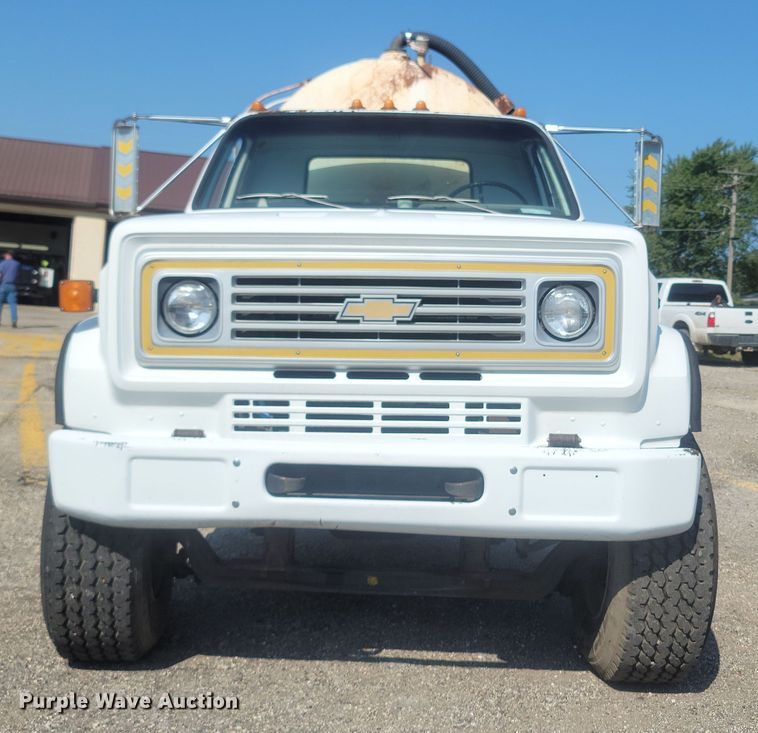 image for item LM9758 1987 Chevrolet 70  tank truck