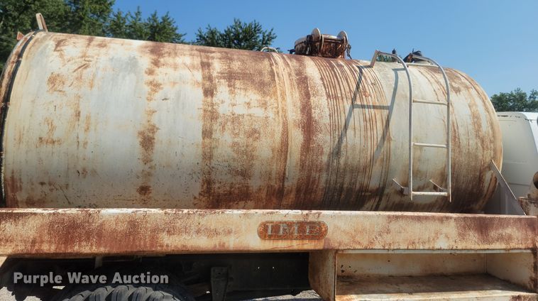image for item LM9758 1987 Chevrolet 70  tank truck