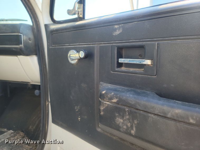 image for item LM9758 1987 Chevrolet 70  tank truck