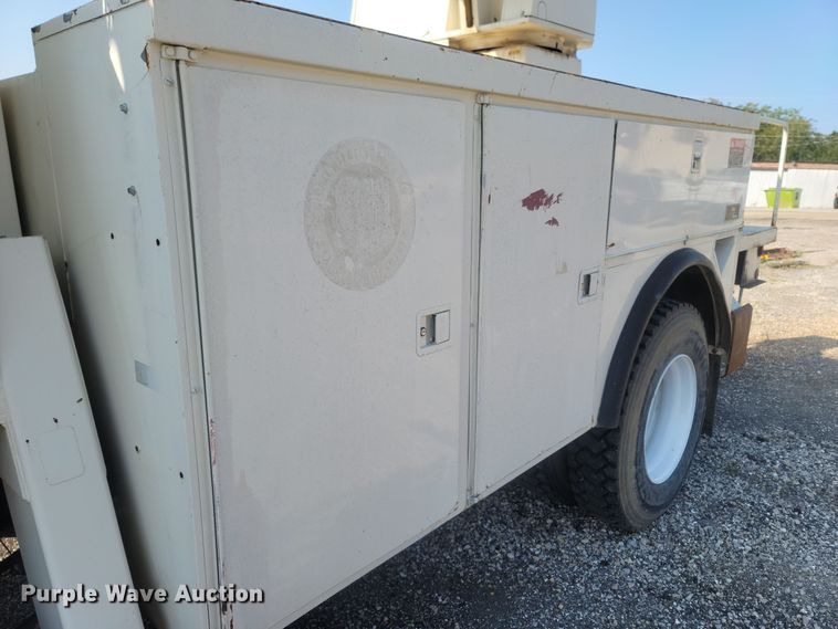 image for item LM9759 1997 Ford F800  digger derrick truck