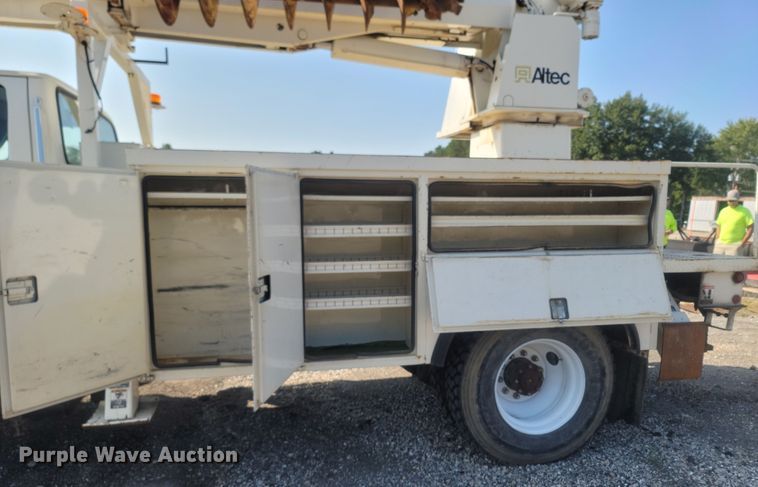 image for item LM9759 1997 Ford F800  digger derrick truck