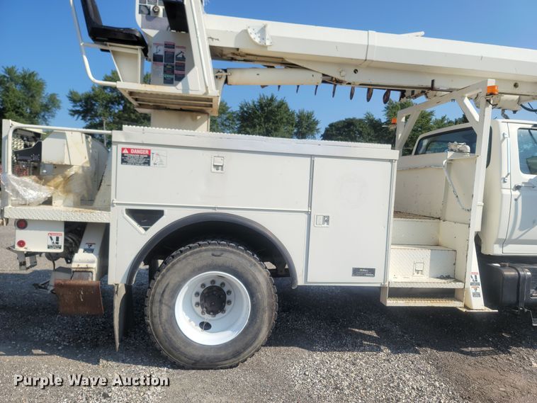 image for item LM9759 1997 Ford F800  digger derrick truck
