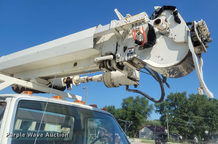 image for item LM9759 1997 Ford F800  digger derrick truck